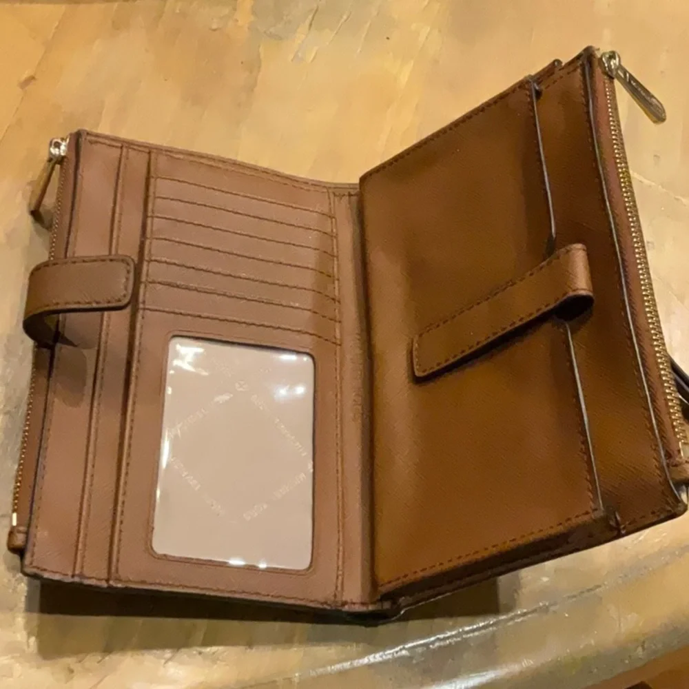 EUC Michael Kors Tan Leather Jetset Wristlet